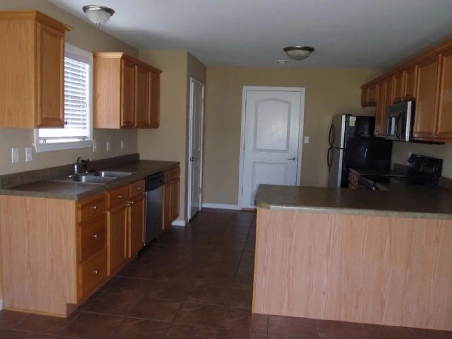 3 Bedroom in Eastport Village — Photo 4