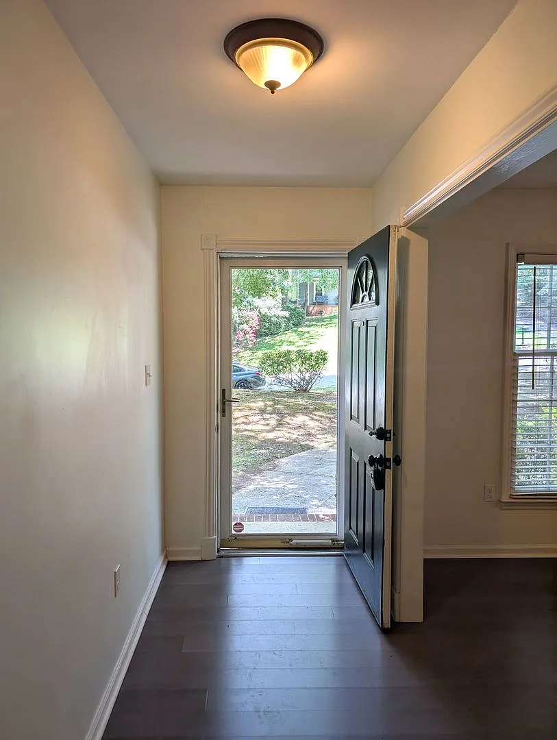South Charlotte, 3 Bedroom, Minutes from the Arboretum! — Photo 2