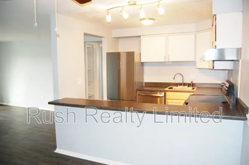 The Fenwood Apartments — Photo 2