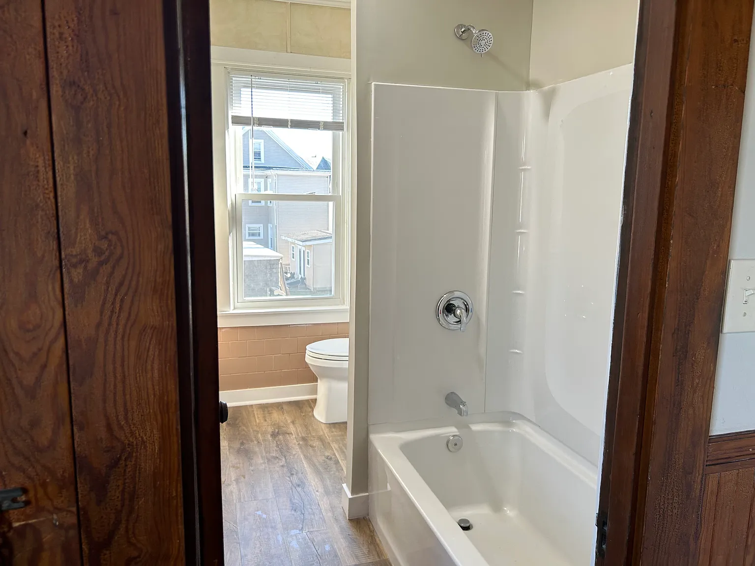 3 bed, 1200 sqft, $2,100 — Photo 4