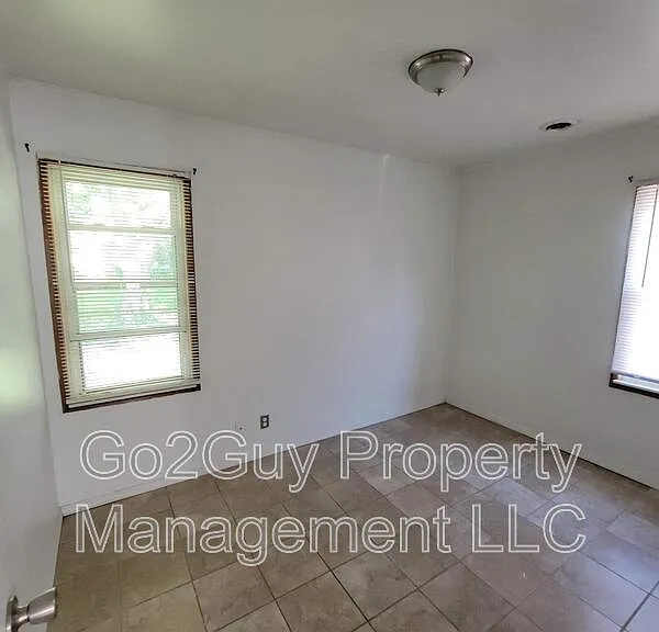 1449 E Harry Ave — Photo 4