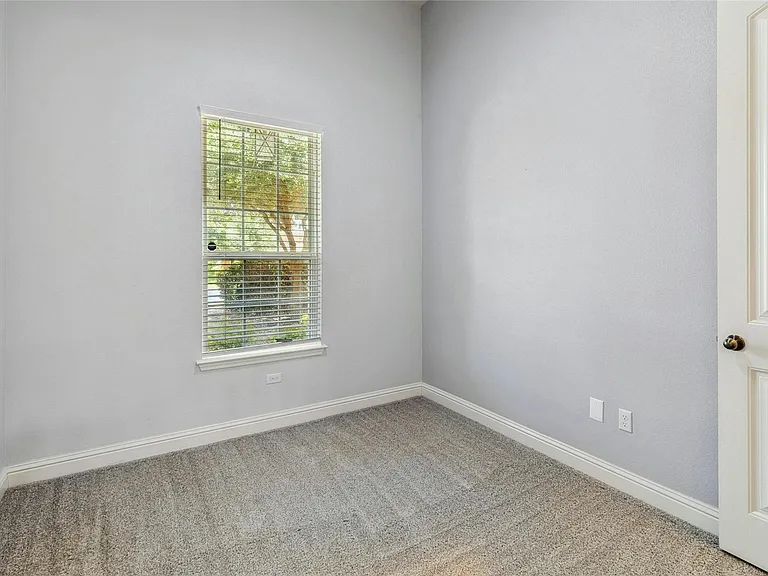 11813 Quintana Cv — Photo 28