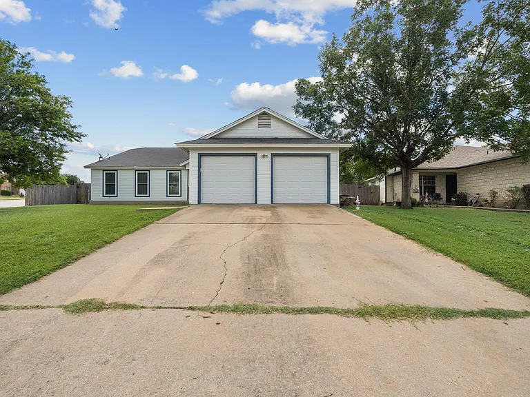 513 Texas Ave — Photo 1