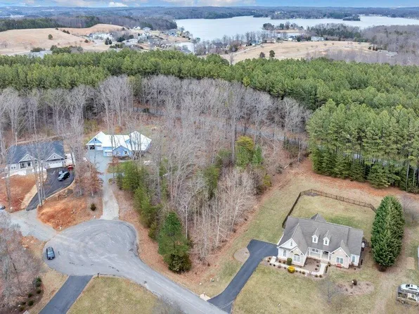 21 Sunview Cir, Moneta, VA 24121