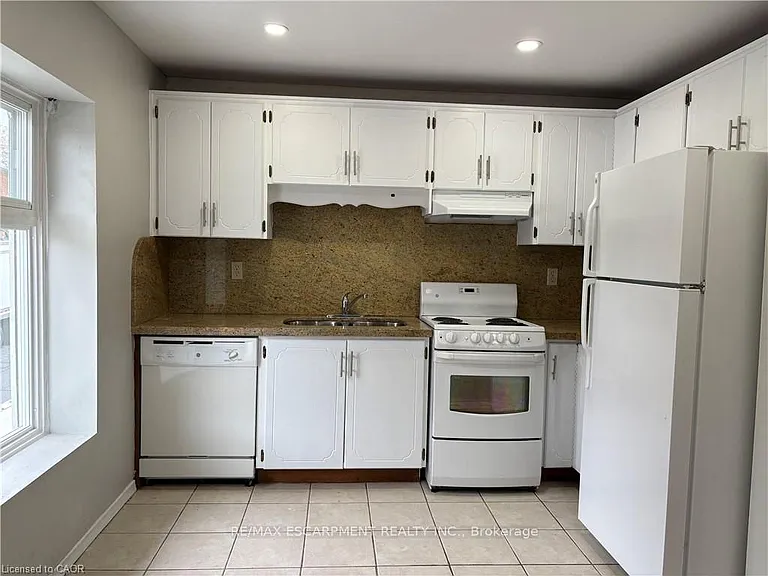 269 Main St W #2f & 3f — Photo 2