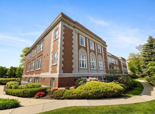30 Schoolhouse Dr UNIT 202, West Hartford, CT 06110