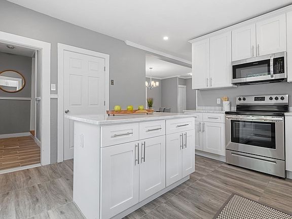 4th image of 37 Parkland Ave