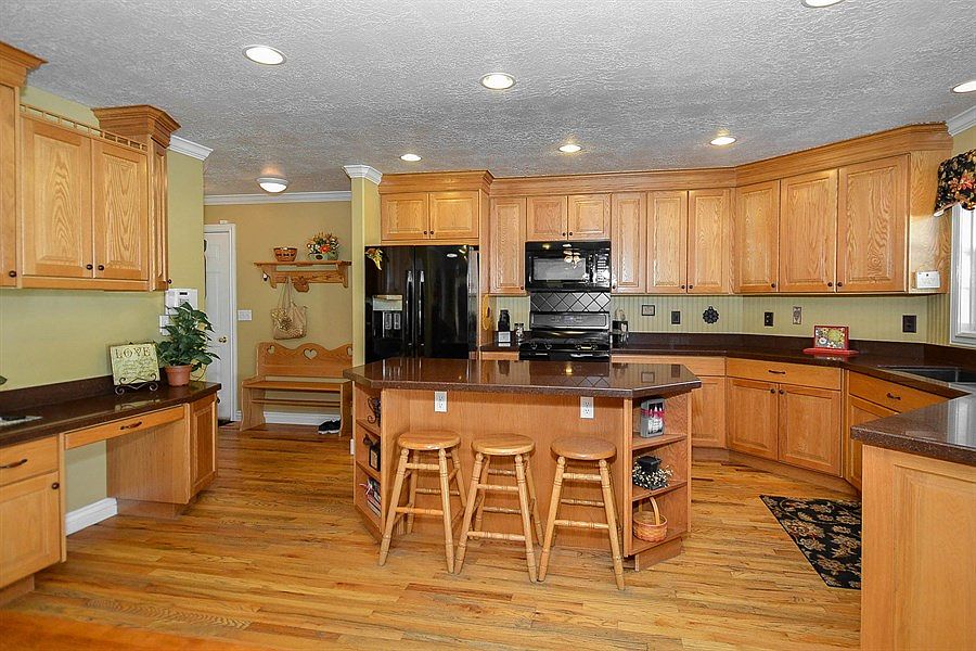 2nd image of 1833 E Beechwood Dr