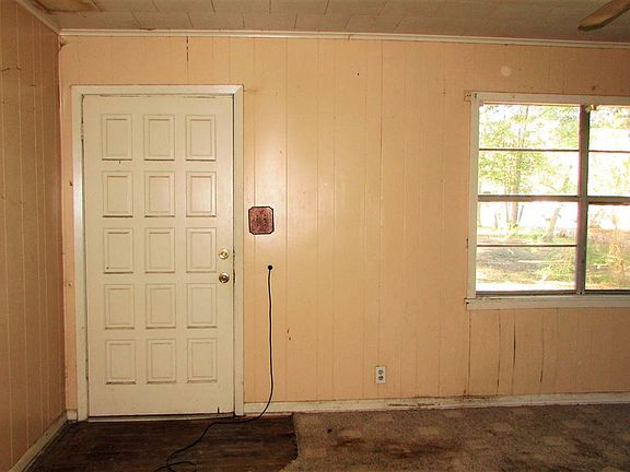 2nd image of 1003 San Augustine St