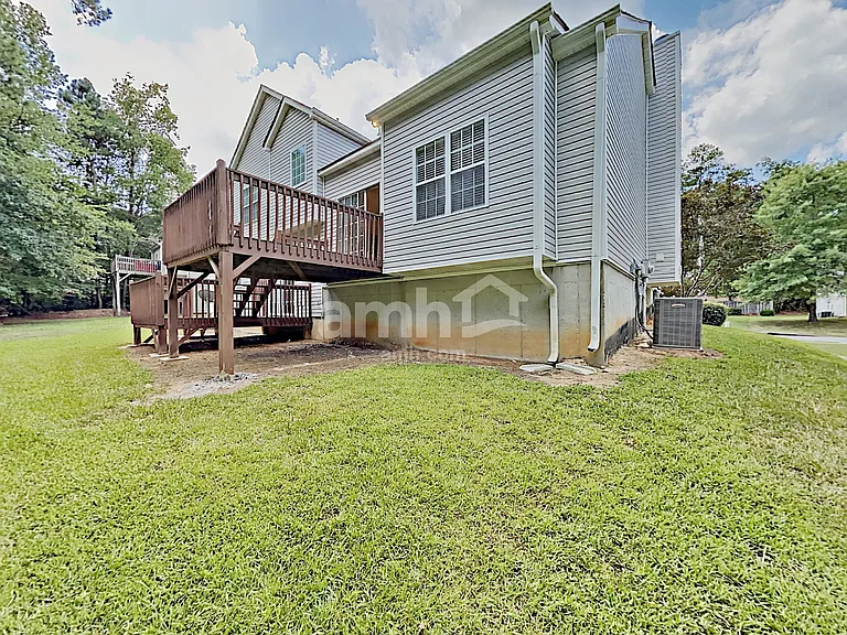 5759 Newnan Cir — Photo 18