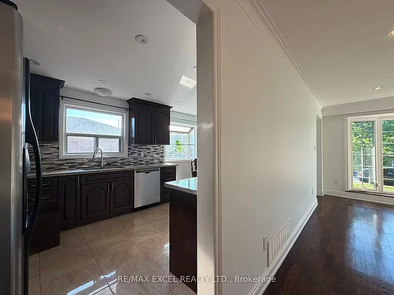 83 Marilake Dr #MAIN FLOOR — Photo 11