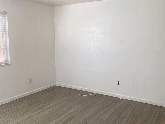 5th image of 1366 E Oak Ave Unit A