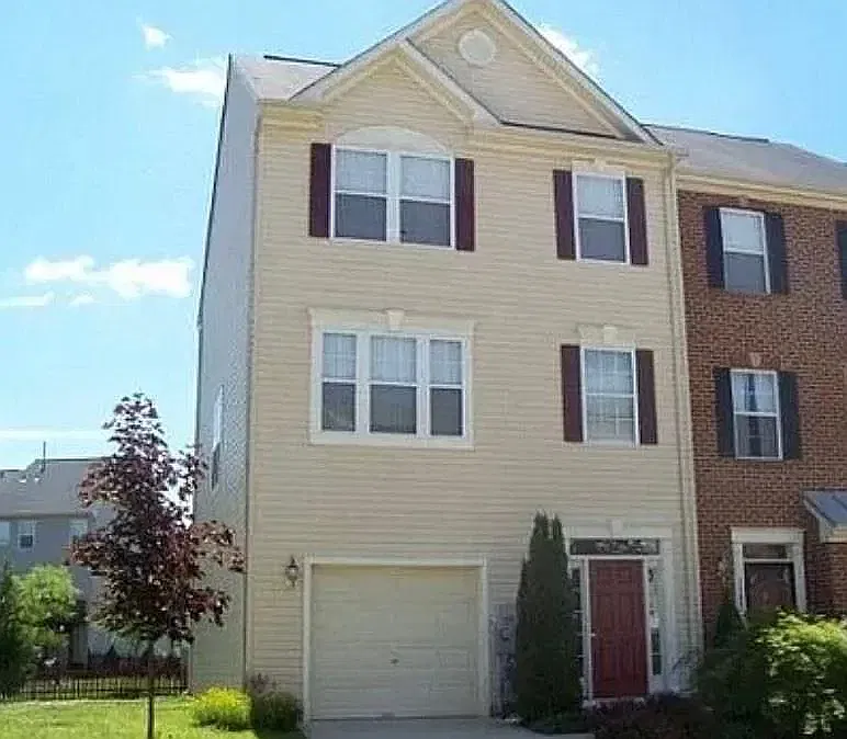 3 bed, 2.5 bath, 2166 sqft, $2,995 — Photo 1