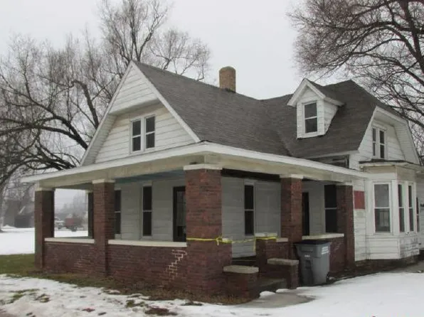 415 Macomb St, Colchester, IL 62326