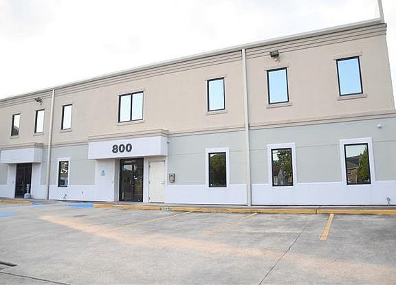 2nd image of 800 N Causeway Blvd #202