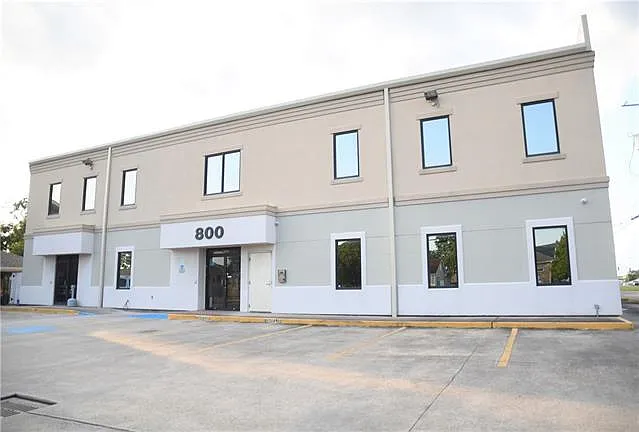 Building Photo - 800 N Causeway Blvd #201