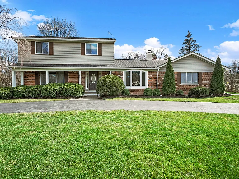 45011 Byrne Dr — Photo 1
