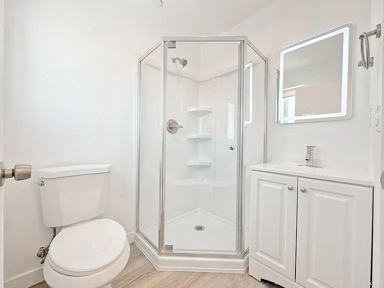 1363 1/2 W 35th St #9 — Photo 22