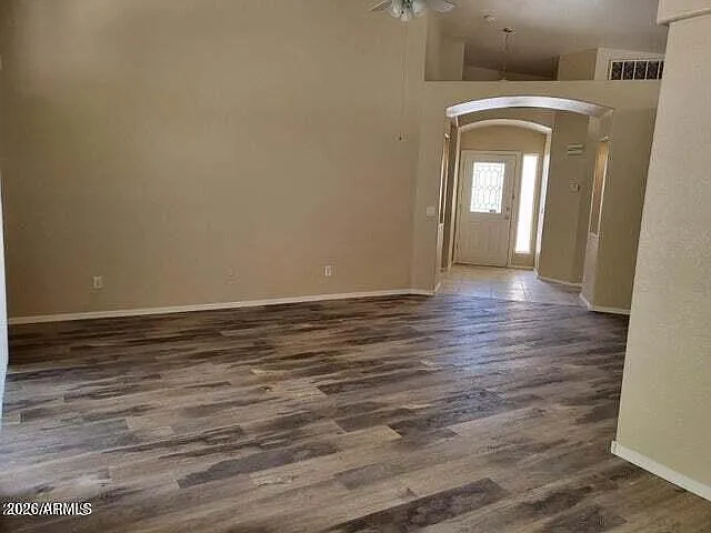 1038 N Columbus Dr — Photo 5