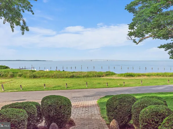 90 River Dr, Annapolis, MD 21403