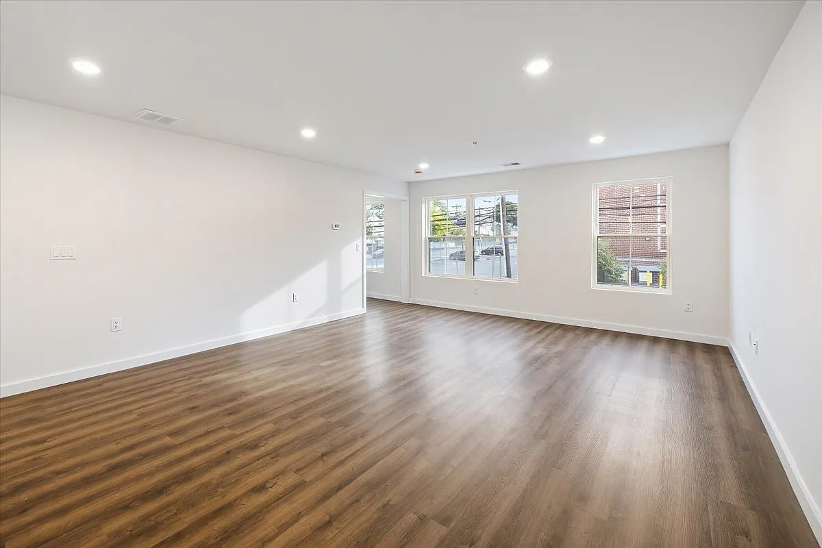 2 bed, 2.5 bath, 2020 sqft, $3,800 — Photo 4