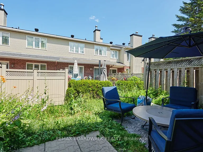 79 Hunters Glen Cres — Photo 32
