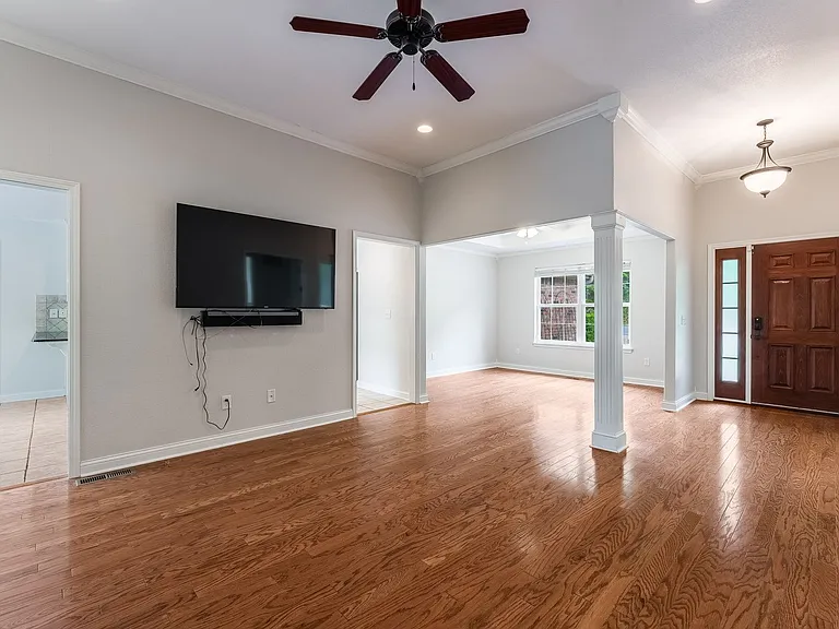 32 Latshaw Dr — Photo 3