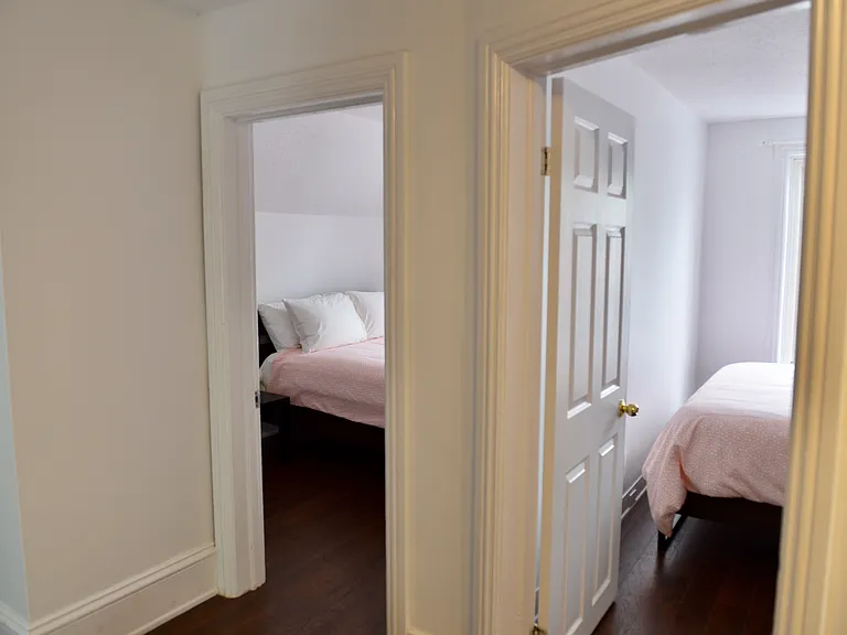 458 Gladstone Ave — Photo 6