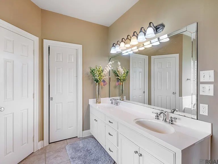 10743 Hillbrook Ave — Photo 9