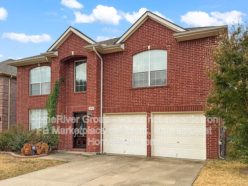 4 bed, 2.5 bath, 2262 sqft, $2,495 — Photo 2