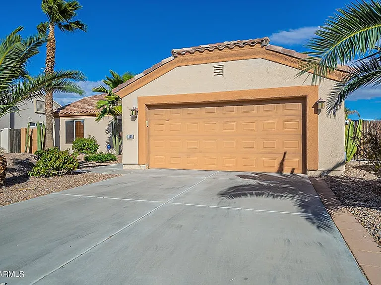 1105 N Cota Ln — Photo 2