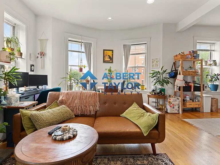 1750 Washington St #10 — Photo 6