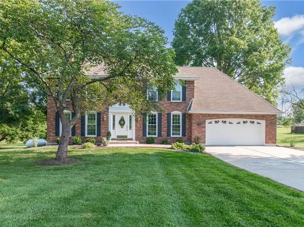 110 SW 31st St, Oak Grove, MO 64075