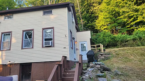 215 Cottage St Photo 1