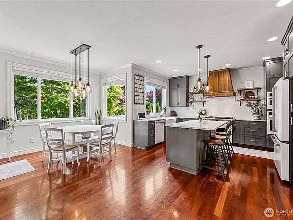 4th image of 3005 65th Avenue NW
