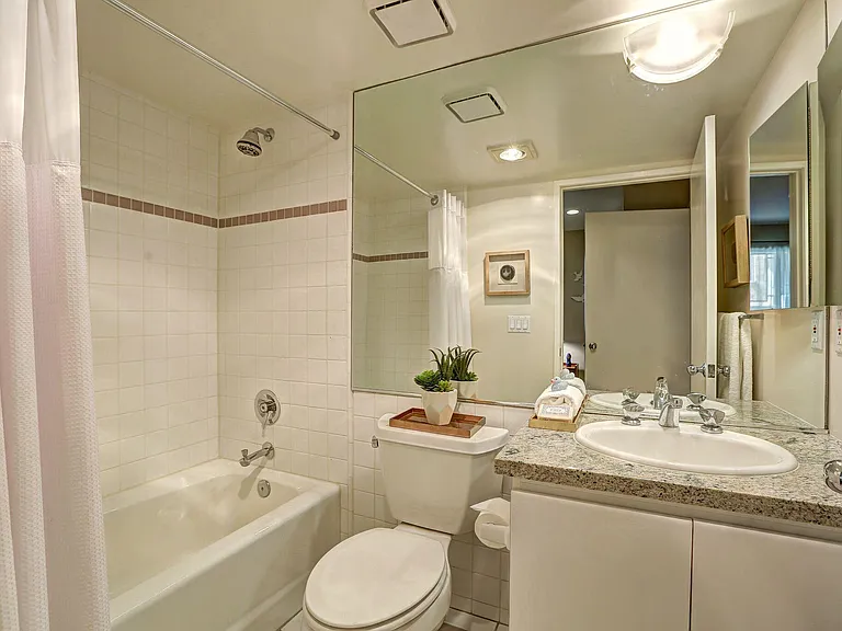 1235 Yale St #2 — Photo 25