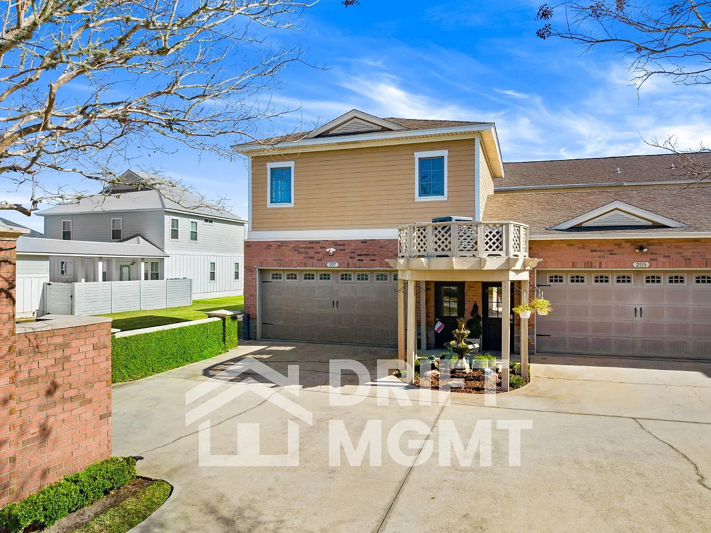 207 Columbus St — Photo 1