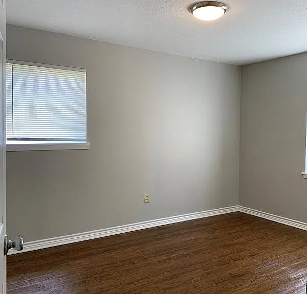 409 E Emory St — Photo 12