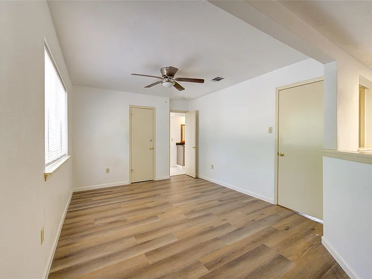 4403 Willow Beach Dr — Photo 32