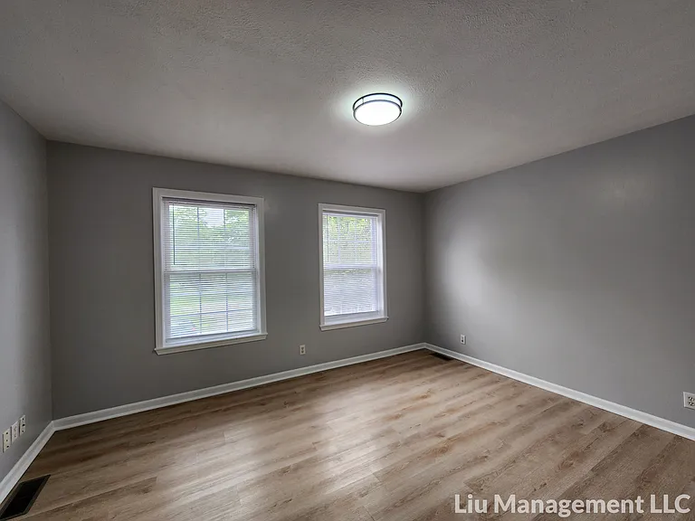 1042 N Traub Ave — Photo 10