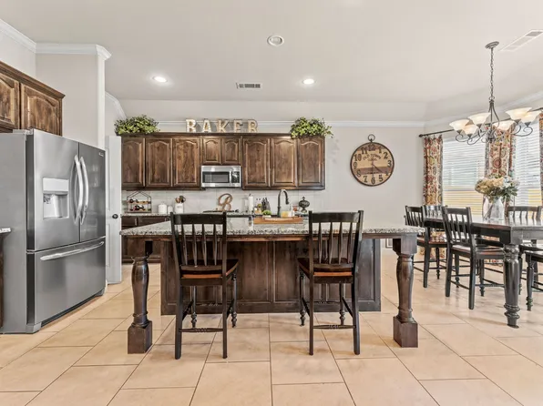 512 Firethorn Ct, Burleson, TX 76028