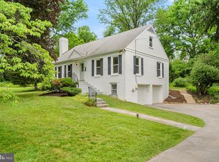 310 Barberry Ln, Strafford, PA 19087