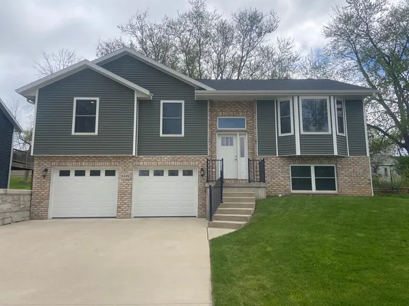 8831 Conrad Ave, East Dubuque, IL 61025