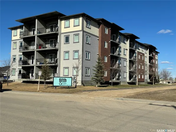 820 5th Street NE #205, Weyburn, SK S4H 2V2