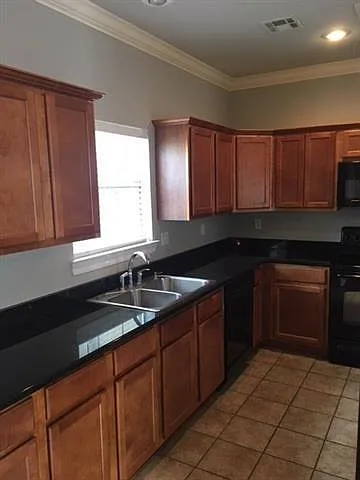 817 Coffee St — Photo 5