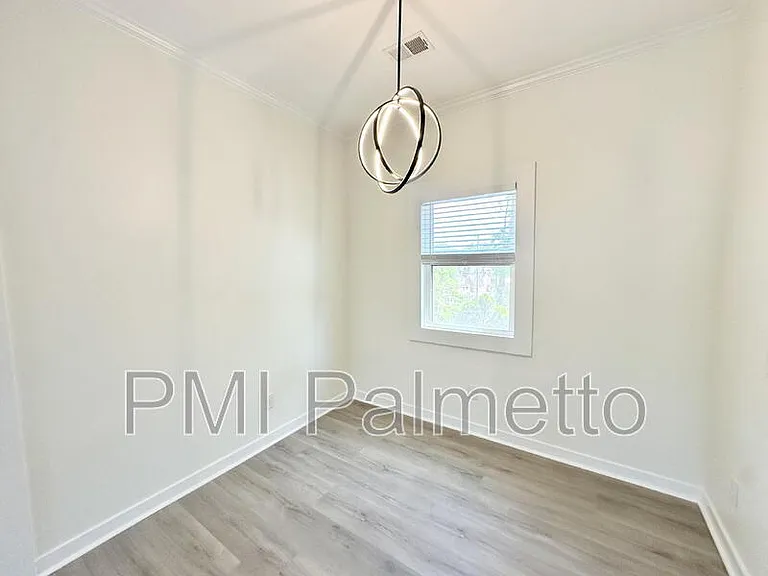 1121 Zeigler St #B — Photo 5
