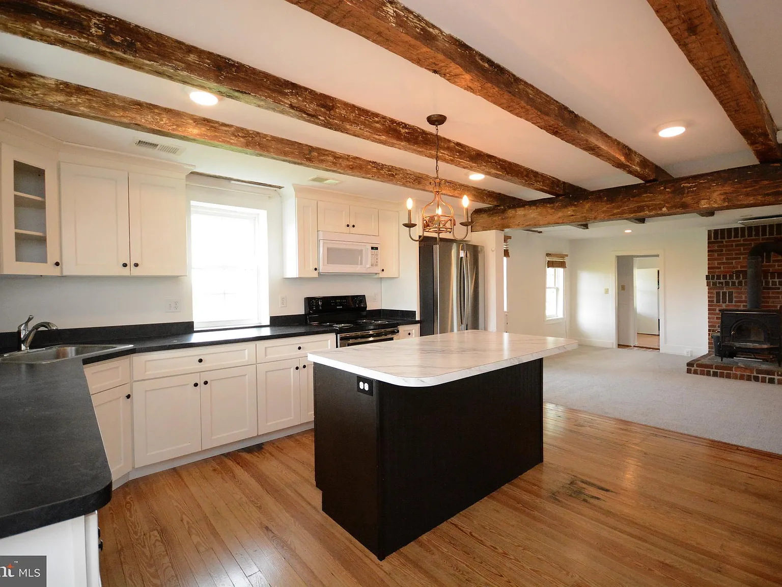 5 bed, 2.5 bath, 3148 sqft, $2,900 — Photo 4