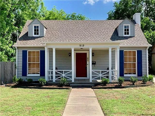 919 W Hickory St — Photo 1