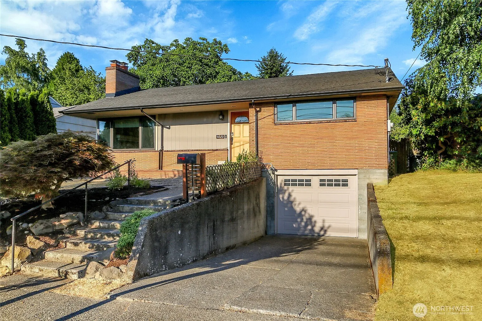 5020 47th Avenue NE photo 1
