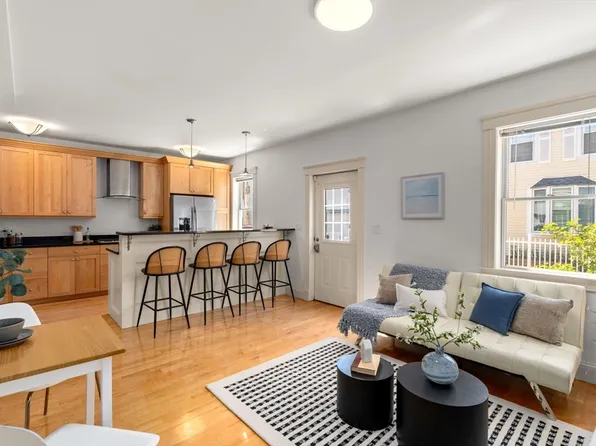 11 Vandine St #1, Cambridge, MA 02141